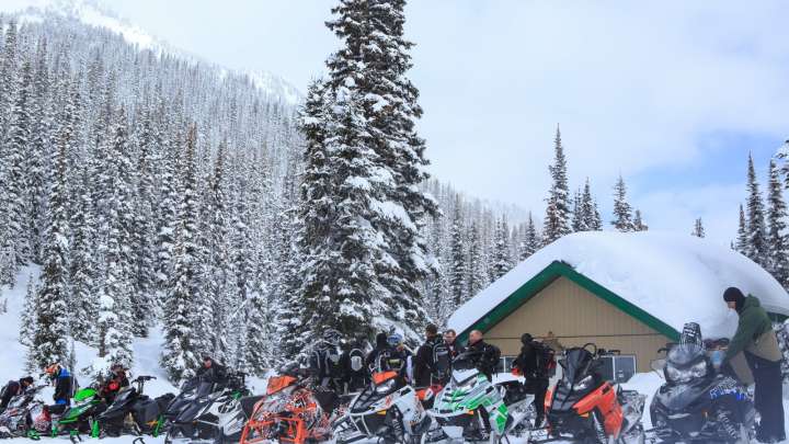 Quartz Creek cabin - snowmobiling Golden BC