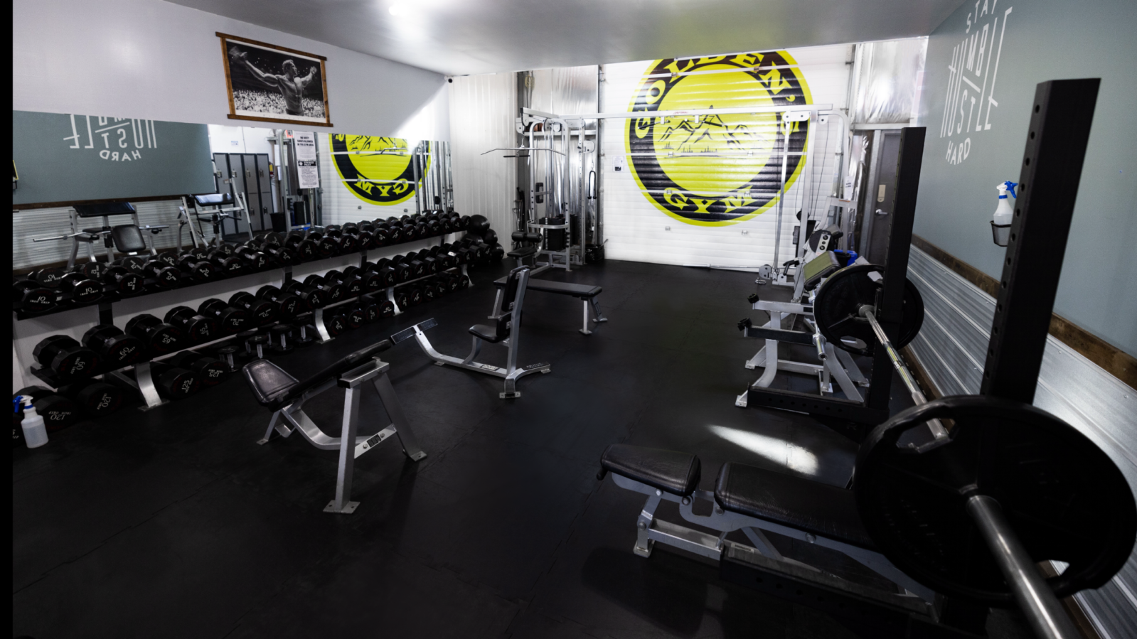 Golden's Gym Main Room