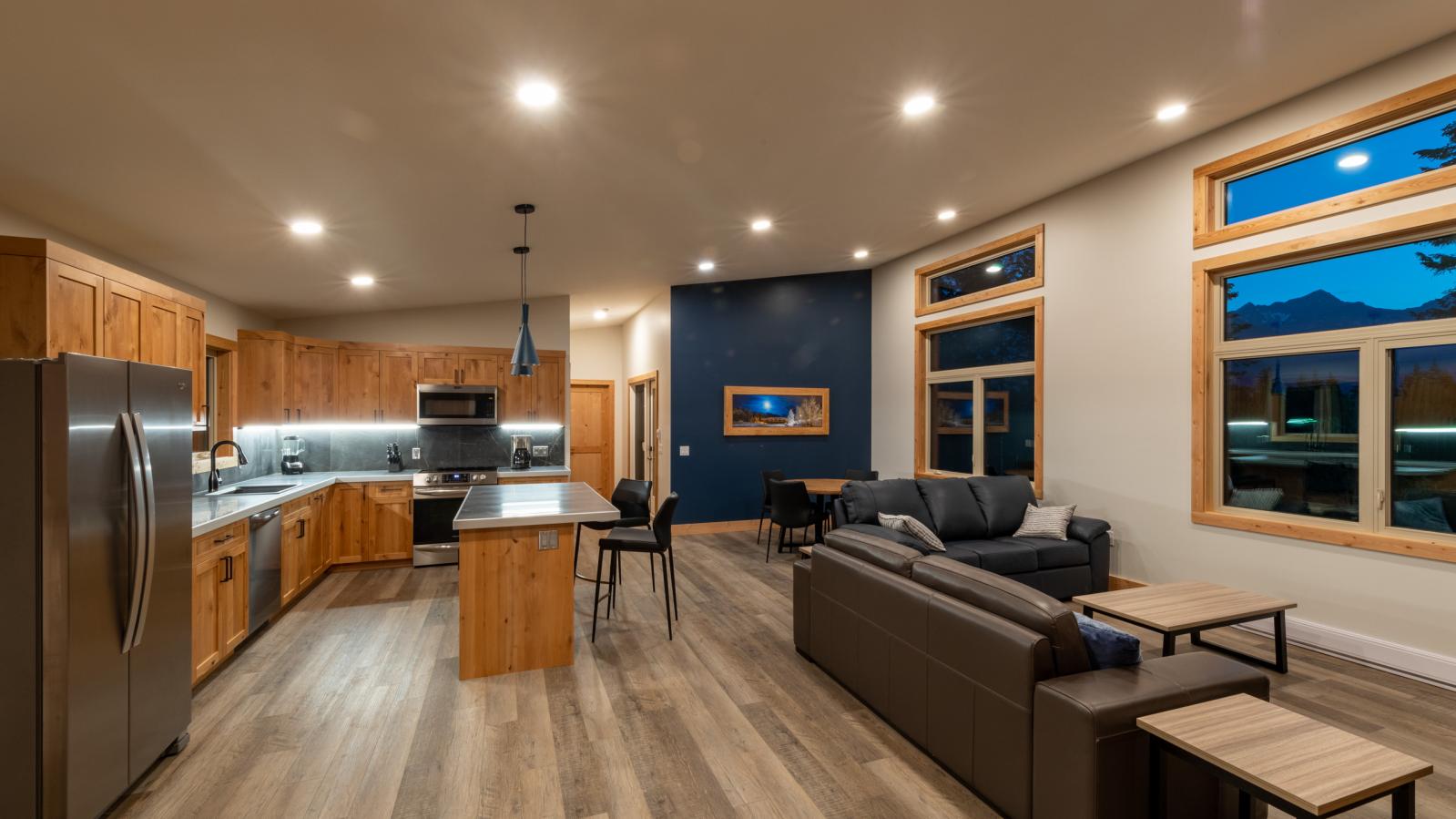 Kitchen and lounge area, open concept